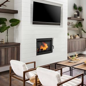 Τοποθετημένο ενεργειακό τζάκι Kratki Maja PF 8kW σε μοντέρνο σαλόνι