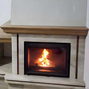 Ενεργειακό τζάκι Kratki Zuzia 700 15kW στη διακόσμηση σαλονιού