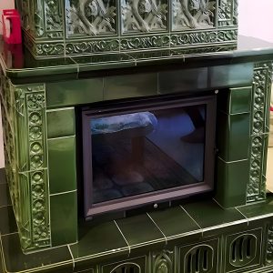 Διακόσμηση σαλονιού με ενεργειακό τζάκι Kratki Zuzia 700 15kW ίσιο