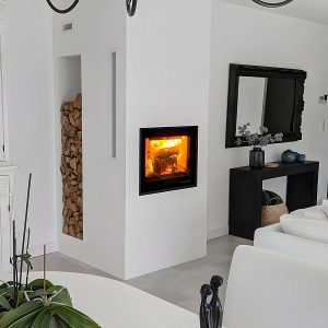 Διακόσμηση σαλονιού με μοντέρνο τζάκι Chazelles HP 700 10kW ίσιο