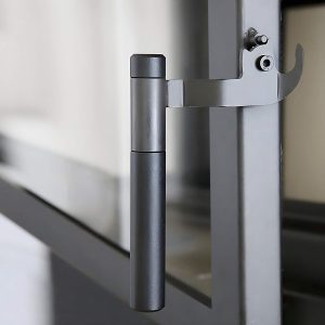 Ενεργειακό τζάκι Kratki με ανοιγόμενη πόρτα & χερούλι με μοντέρνο design